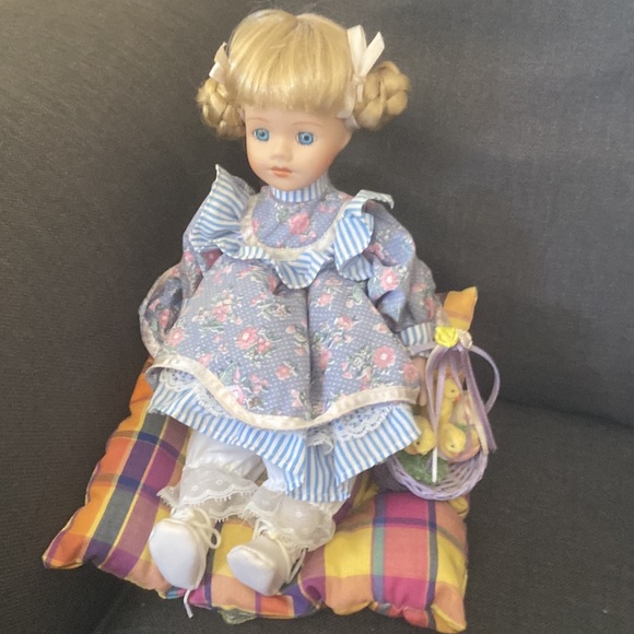 Spring/Easter decor - Picture 2 of 2